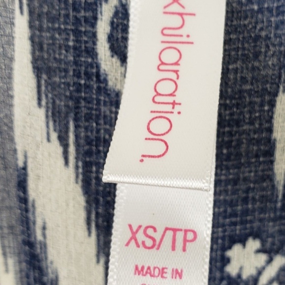 Xhilaration Top size XS Blue Floral Open Front - Picture 7 of 7